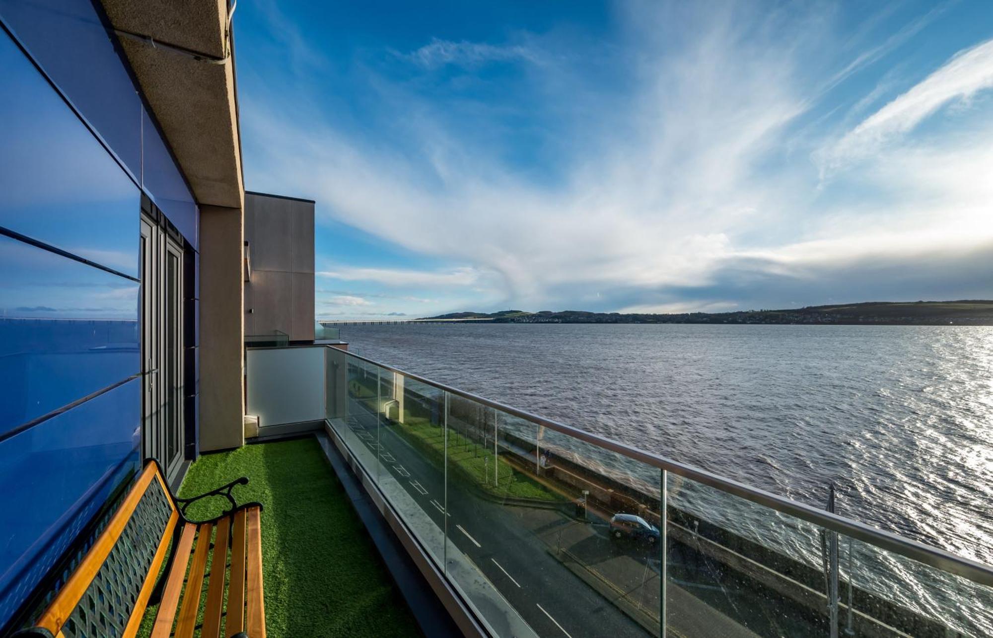 Luxe Riverside Duplex Penthouse, Amazing Views With 2 X Balcony, 3 X King Bedrooms, 2 X Bathrooms, Fully Equipped, River And City Views, Poker Table Plus Games, Free Parking, 10 Min To Uni And 5 Mins To Supermarket, Car Hire Available Poa Dundee Exterior foto