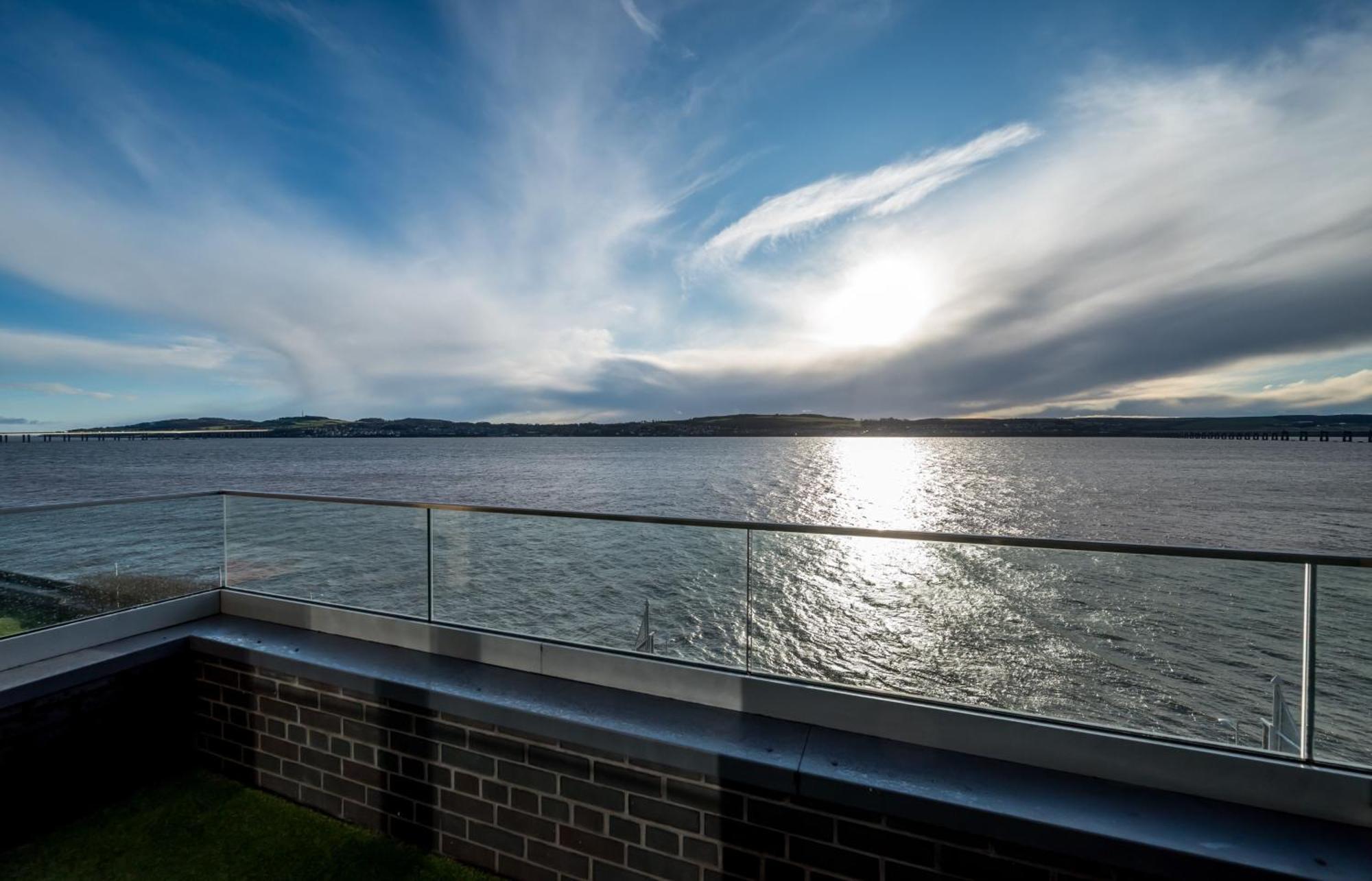 Luxe Riverside Duplex Penthouse, Amazing Views With 2 X Balcony, 3 X King Bedrooms, 2 X Bathrooms, Fully Equipped, River And City Views, Poker Table Plus Games, Free Parking, 10 Min To Uni And 5 Mins To Supermarket, Car Hire Available Poa Dundee Exterior foto