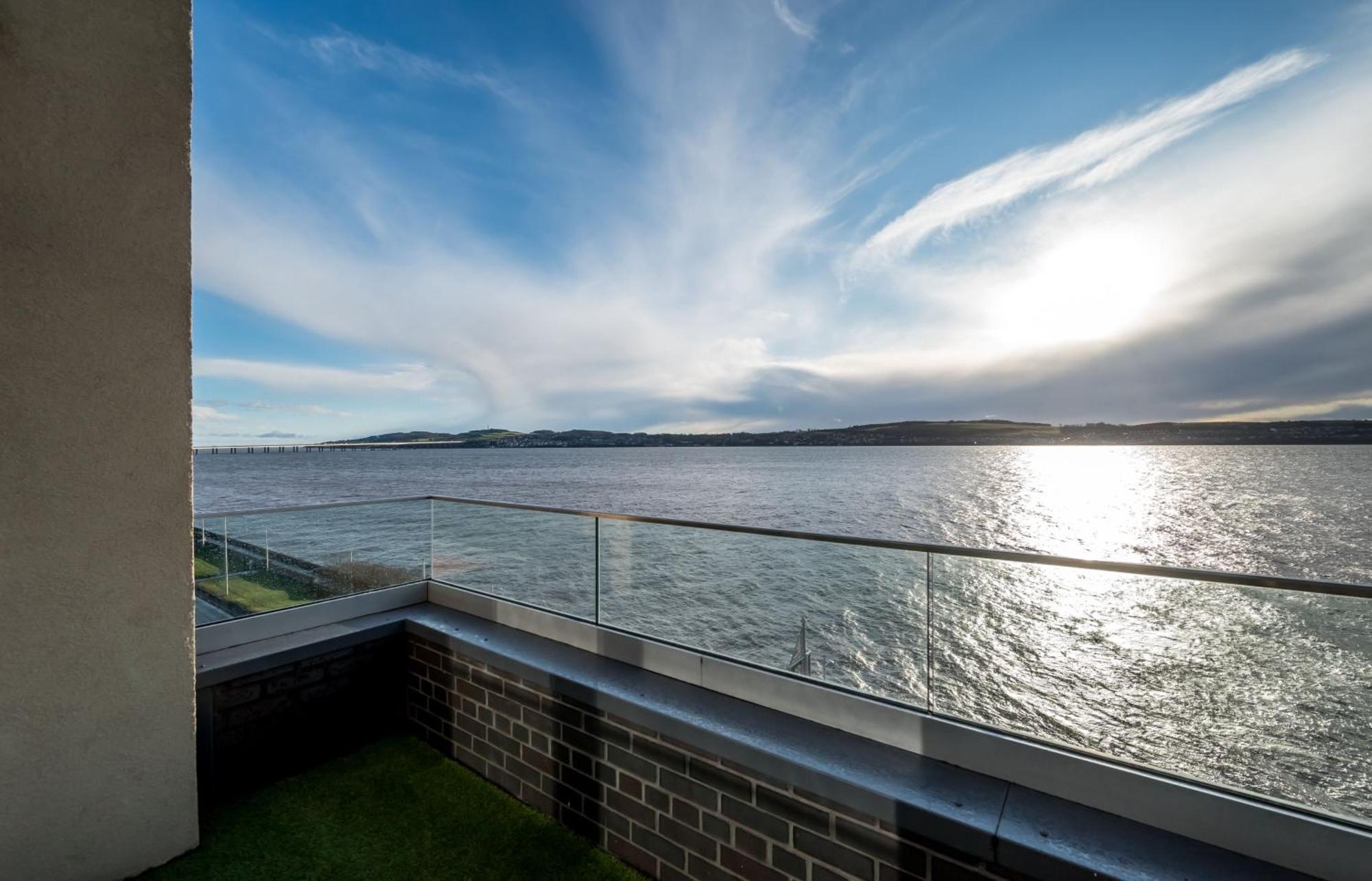 Luxe Riverside Duplex Penthouse, Amazing Views With 2 X Balcony, 3 X King Bedrooms, 2 X Bathrooms, Fully Equipped, River And City Views, Poker Table Plus Games, Free Parking, 10 Min To Uni And 5 Mins To Supermarket, Car Hire Available Poa Dundee Exterior foto