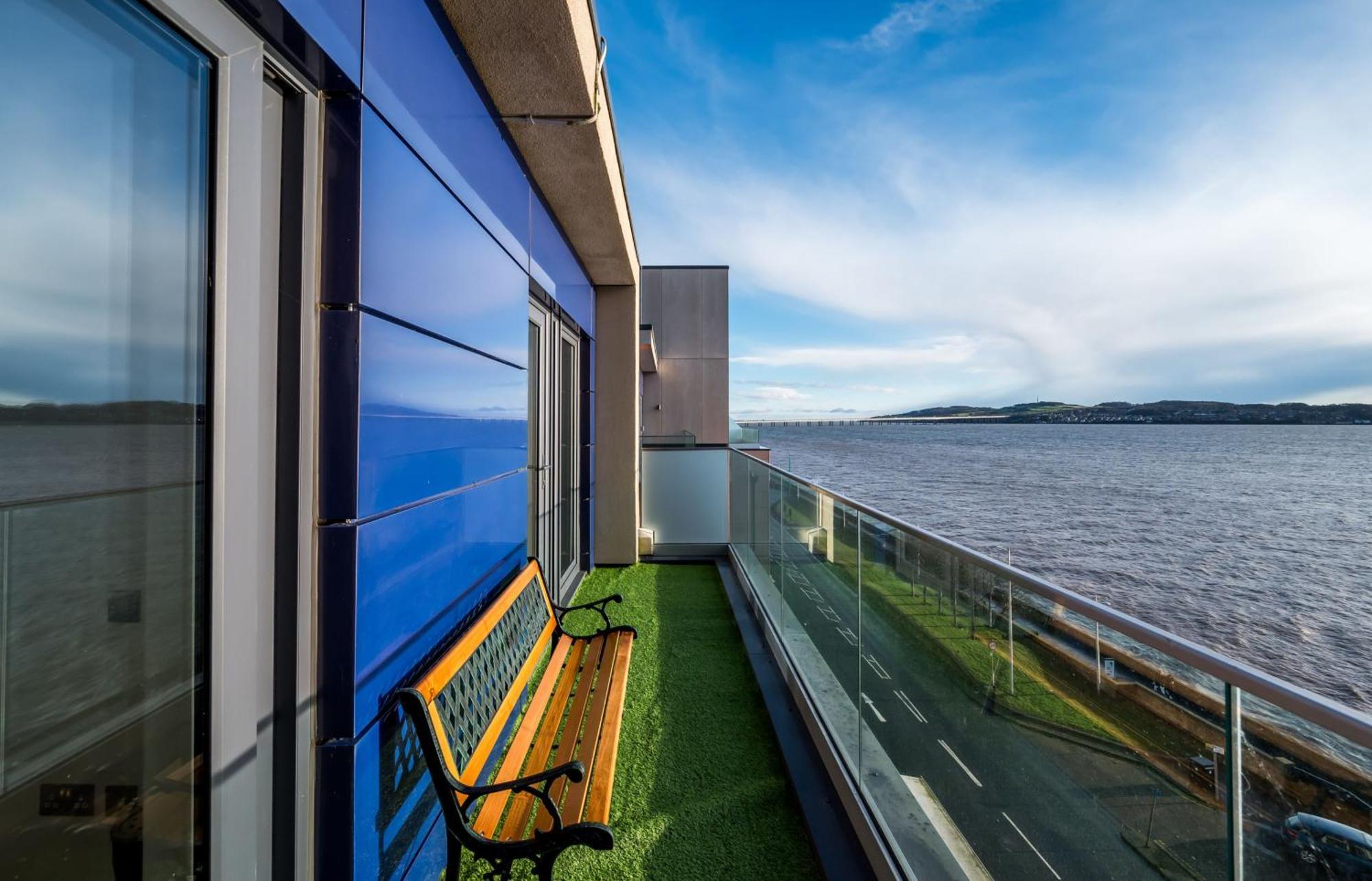 Luxe Riverside Duplex Penthouse, Amazing Views With 2 X Balcony, 3 X King Bedrooms, 2 X Bathrooms, Fully Equipped, River And City Views, Poker Table Plus Games, Free Parking, 10 Min To Uni And 5 Mins To Supermarket, Car Hire Available Poa Dundee Exterior foto